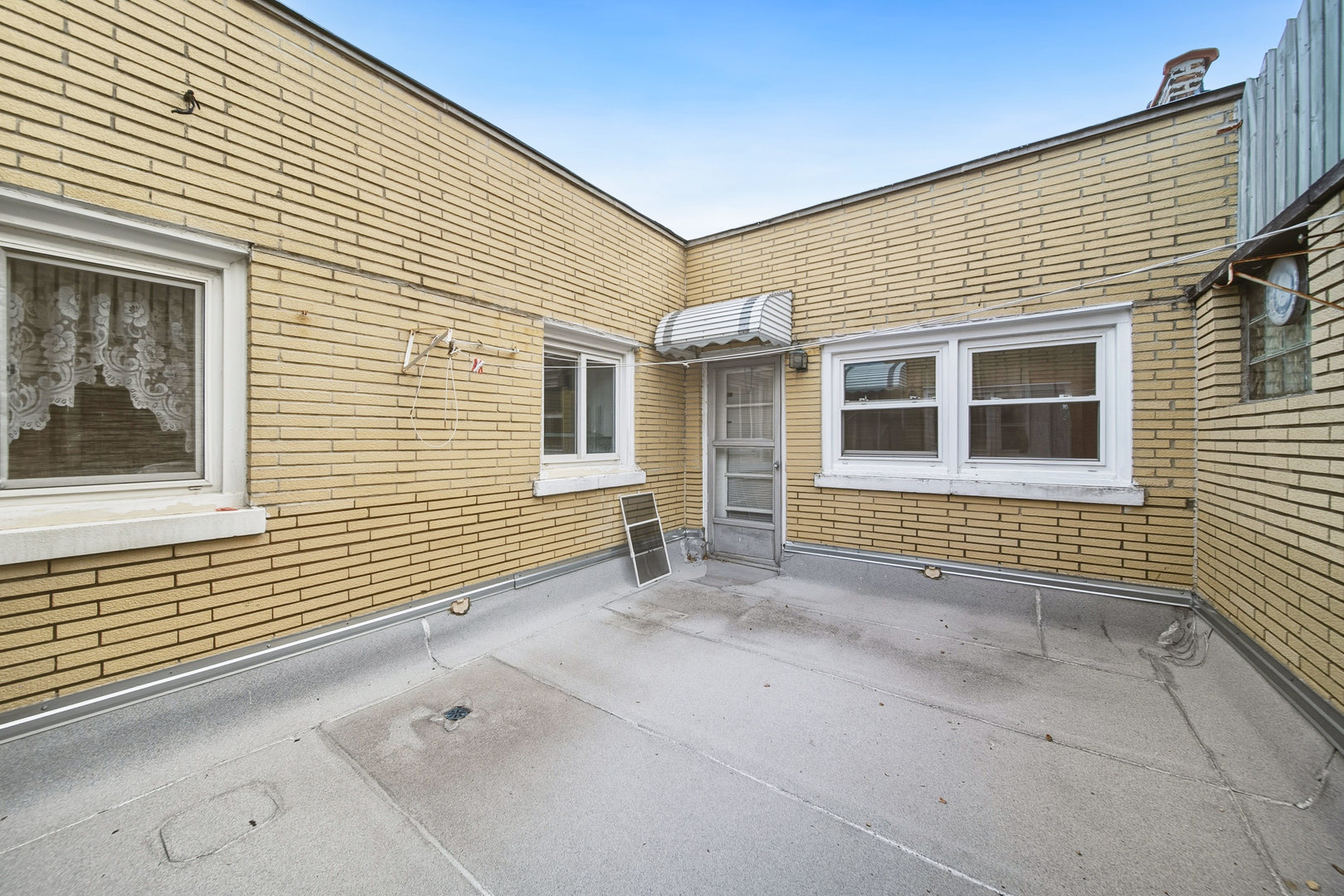 5230 W Belmont Avenue, Chicago, IL 60641