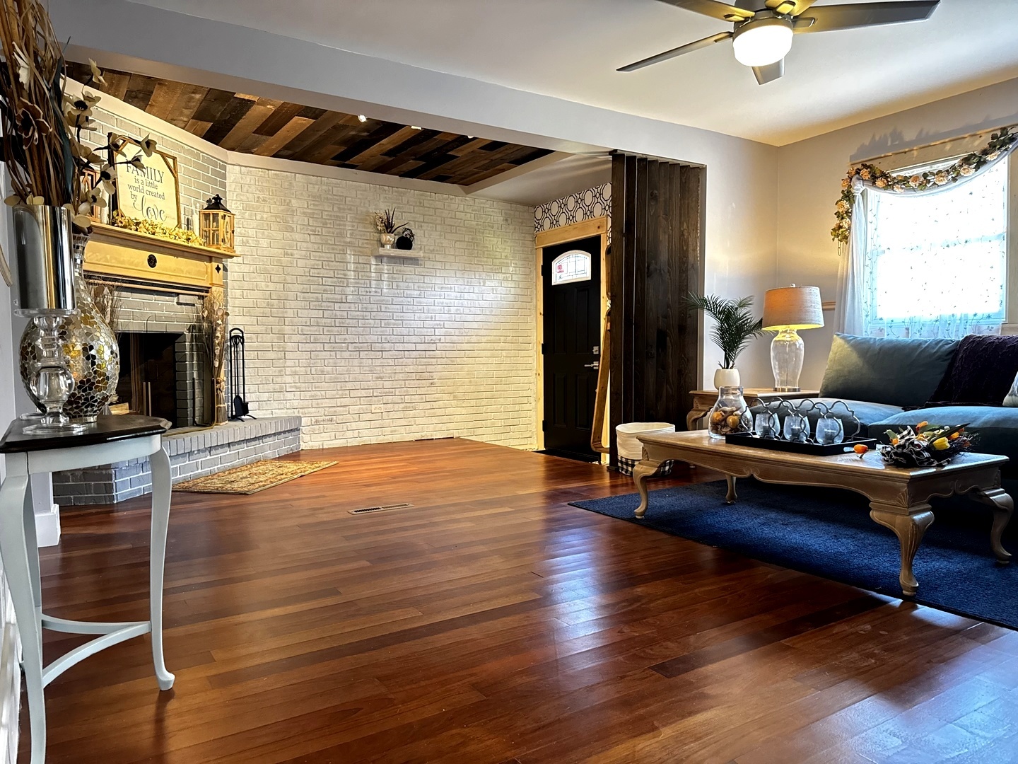 327 Tulsa Avenue, Carpentersville, IL 60110