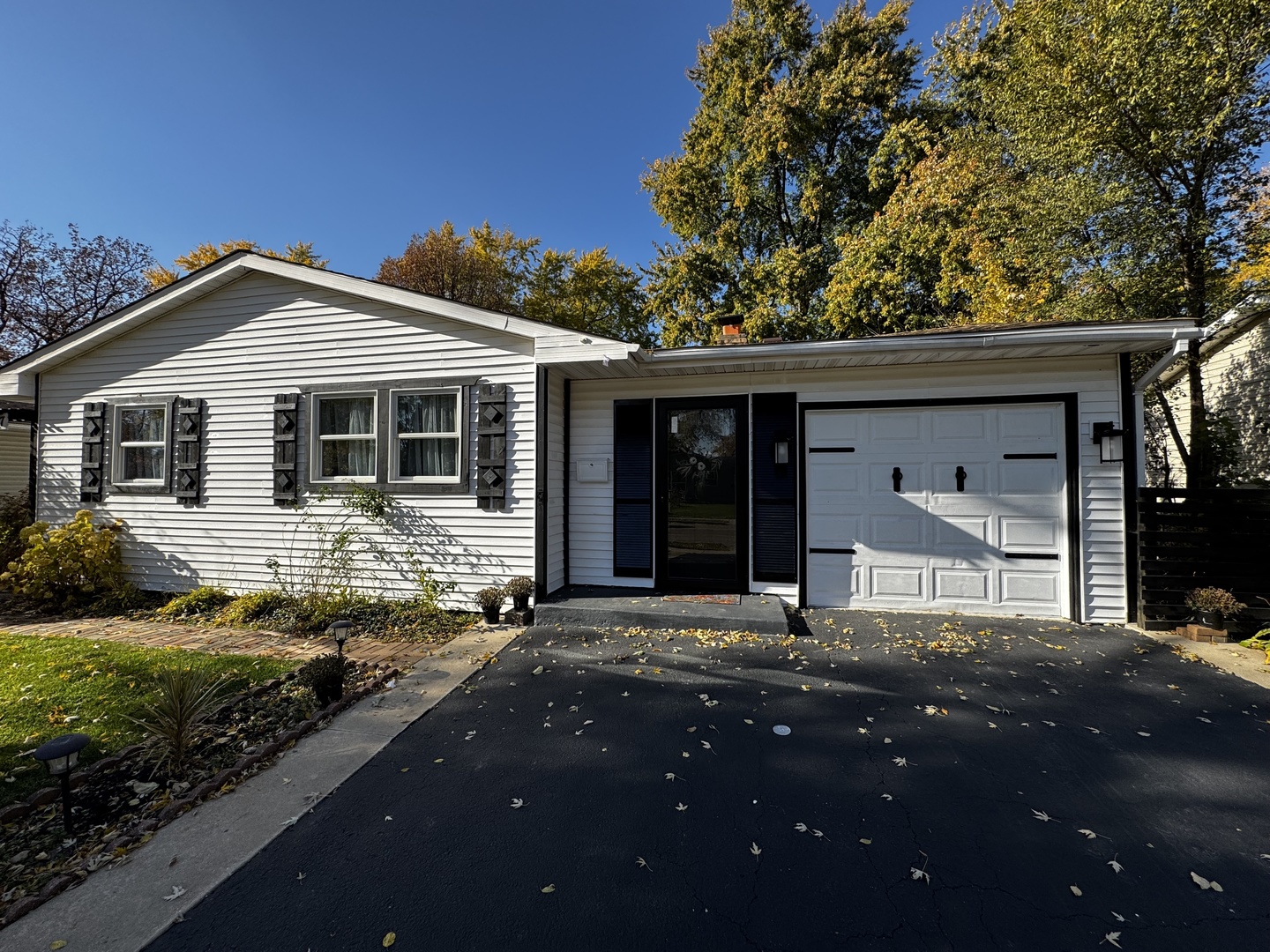 327 Tulsa Avenue, Carpentersville, IL 60110