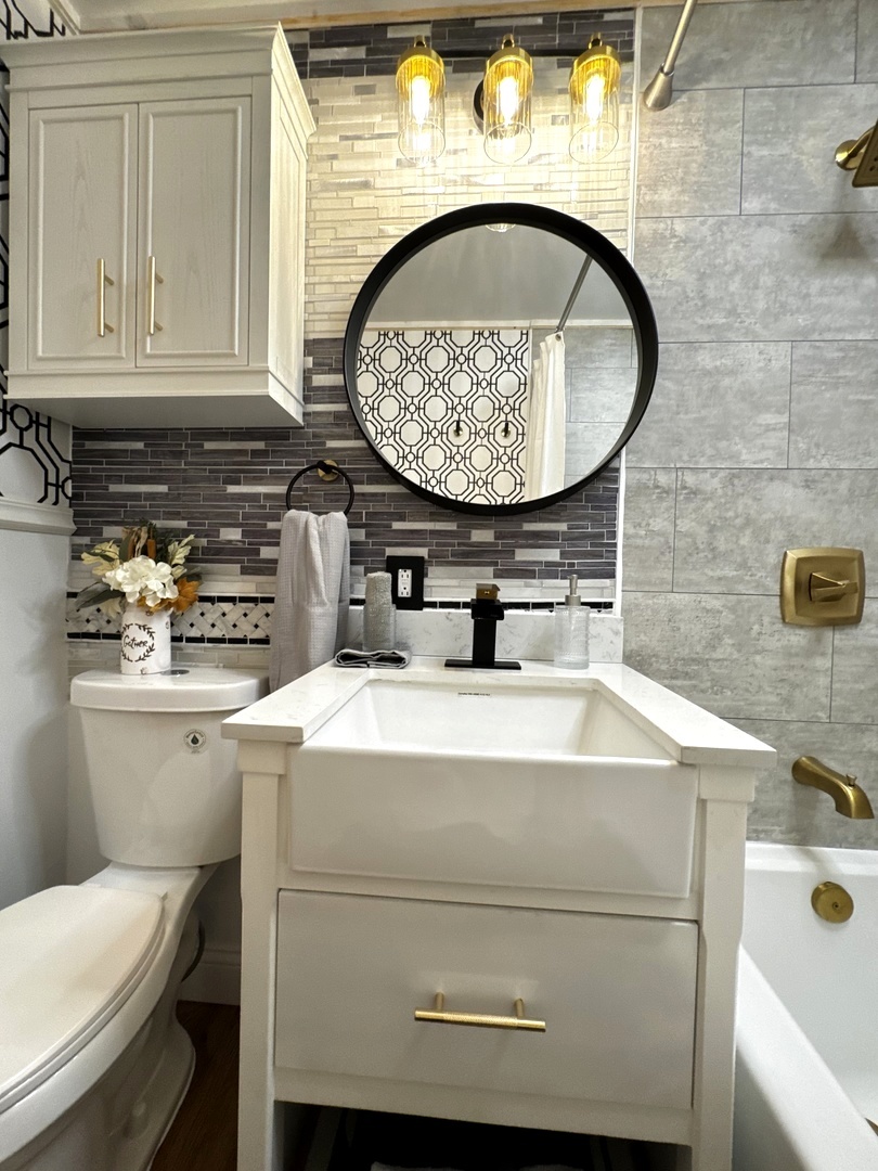 327 Tulsa Avenue, Carpentersville, IL 60110