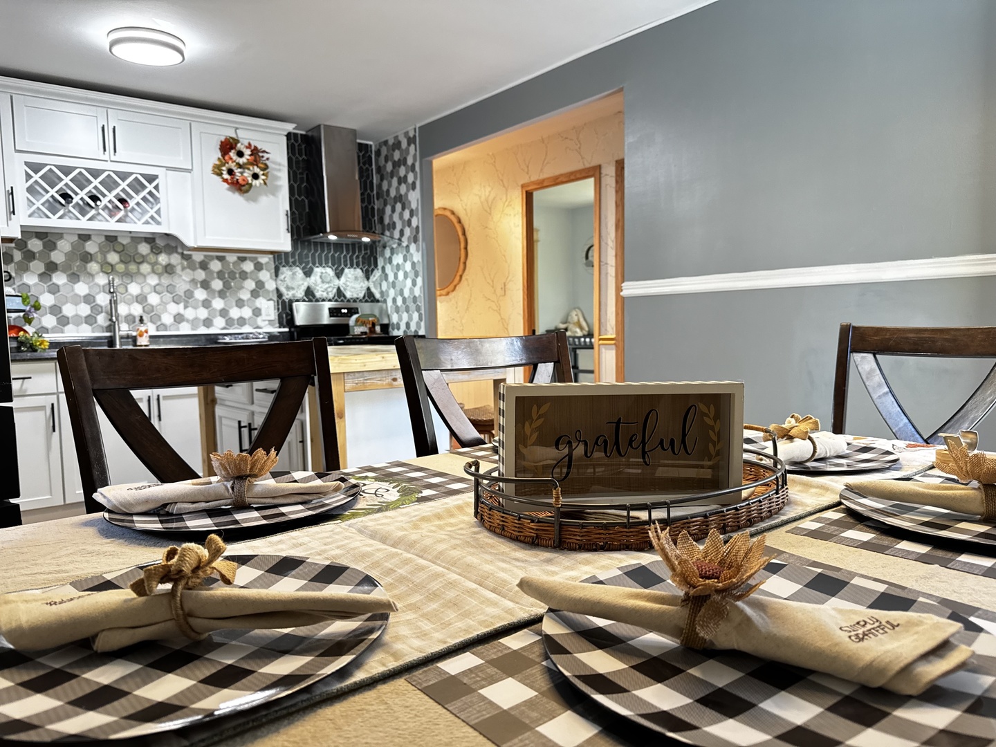 327 Tulsa Avenue, Carpentersville, IL 60110