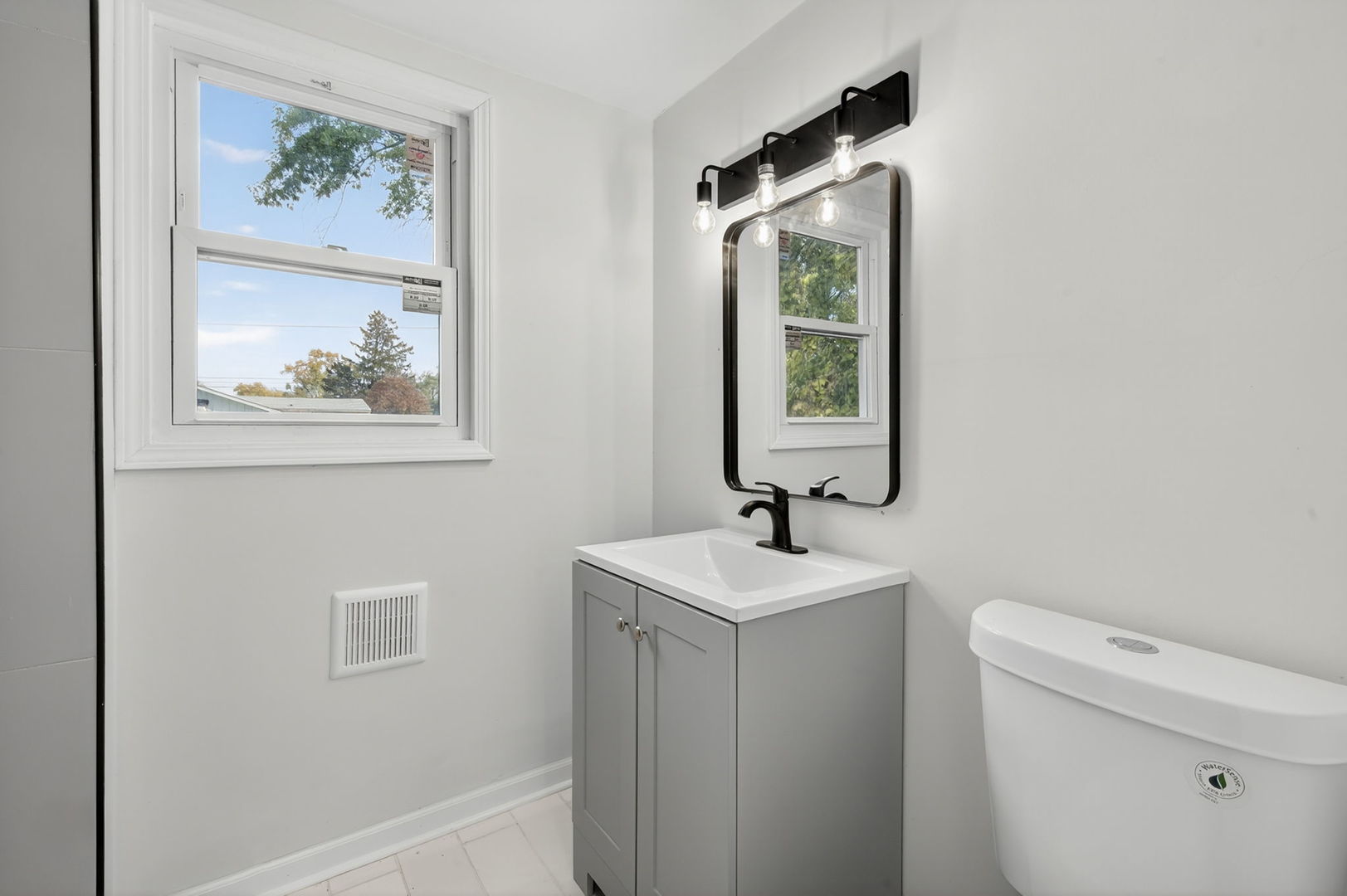 15823 S Saint Louis Avenue, Markham, IL 60428