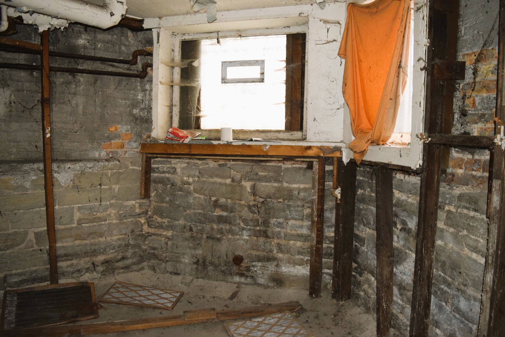 4252 W Gladys Avenue, Chicago, IL 60624