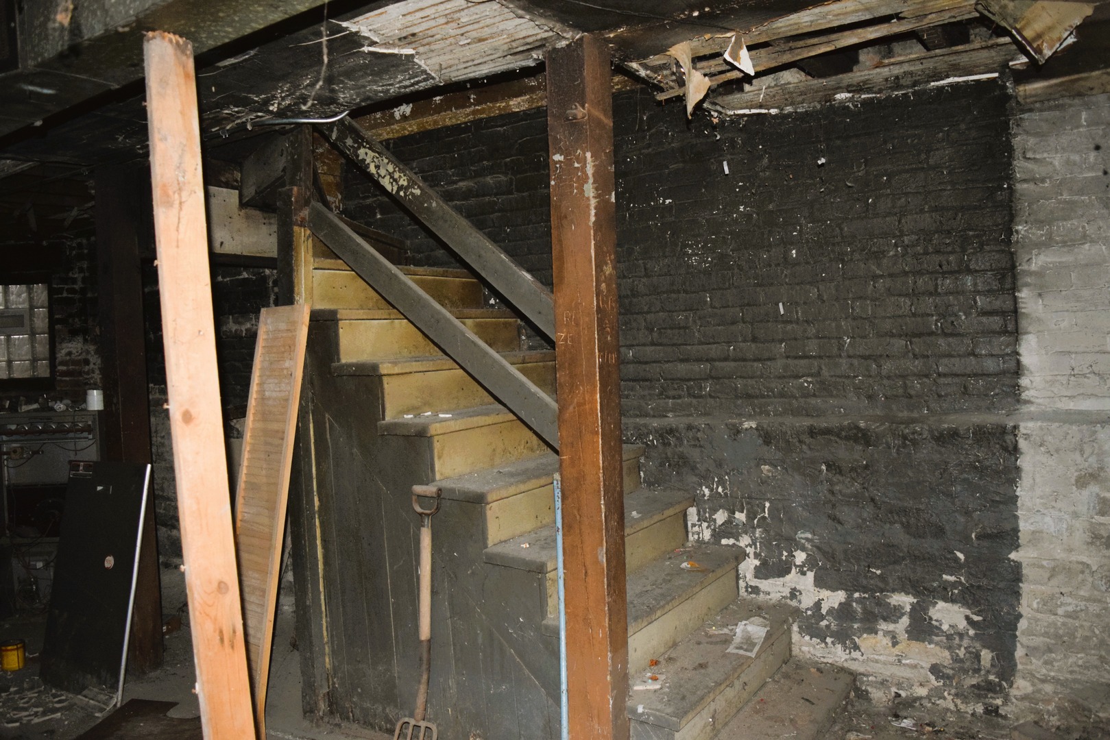 4252 W Gladys Avenue, Chicago, IL 60624