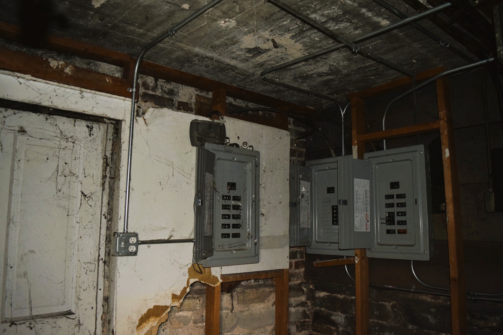 4252 W Gladys Avenue, Chicago, IL 60624