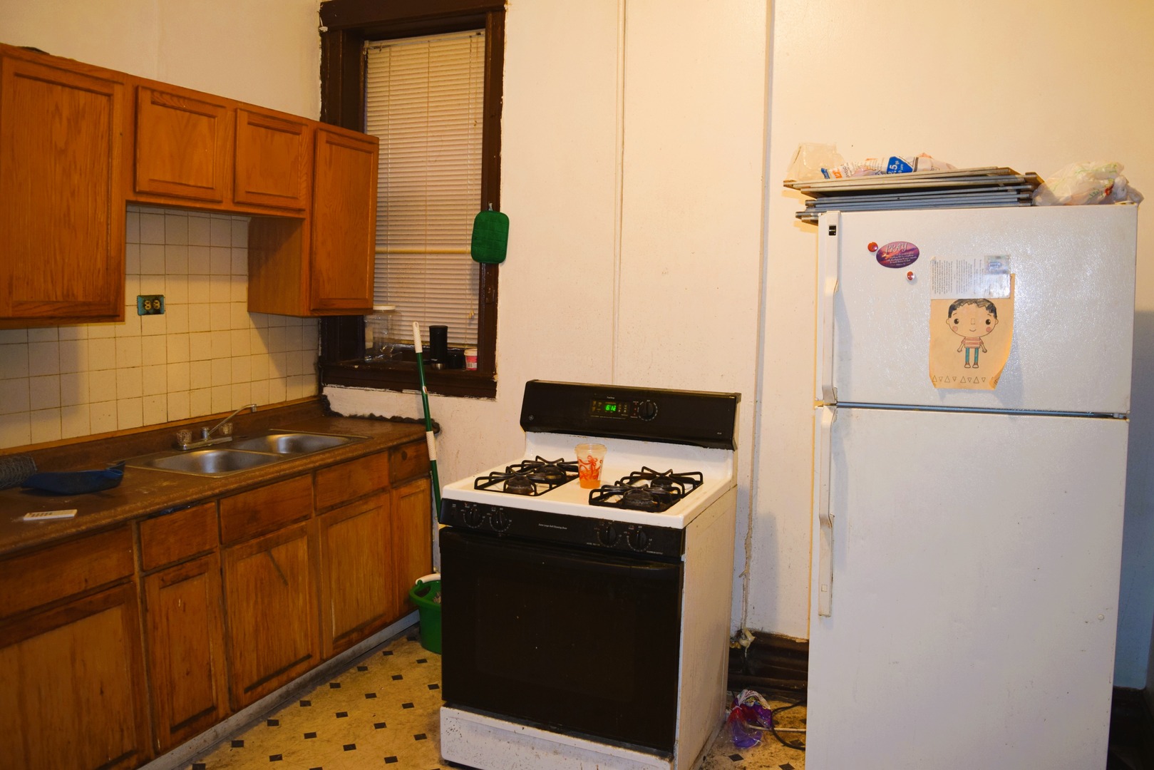 4252 W Gladys Avenue, Chicago, IL 60624