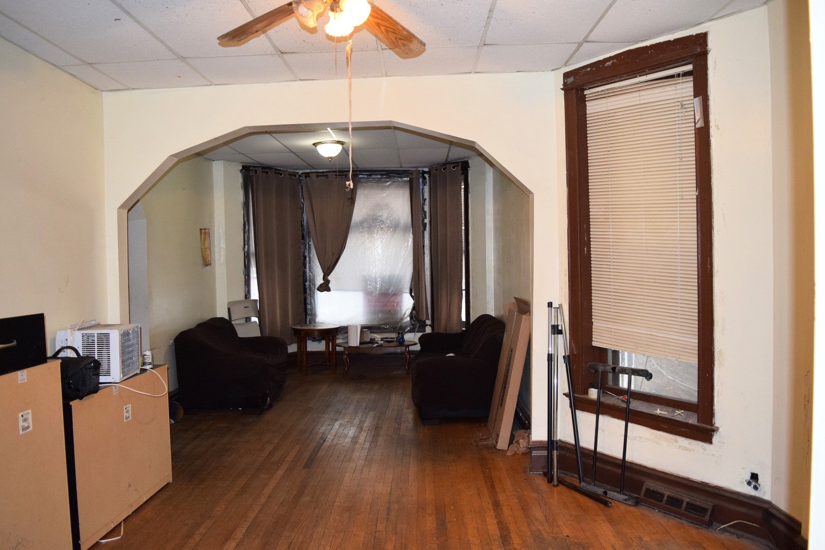 4252 W Gladys Avenue, Chicago, IL 60624