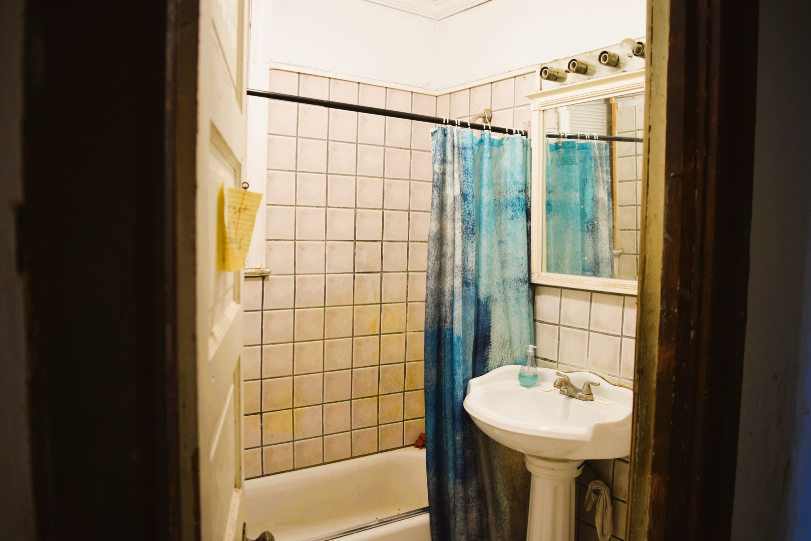 4252 W Gladys Avenue, Chicago, IL 60624