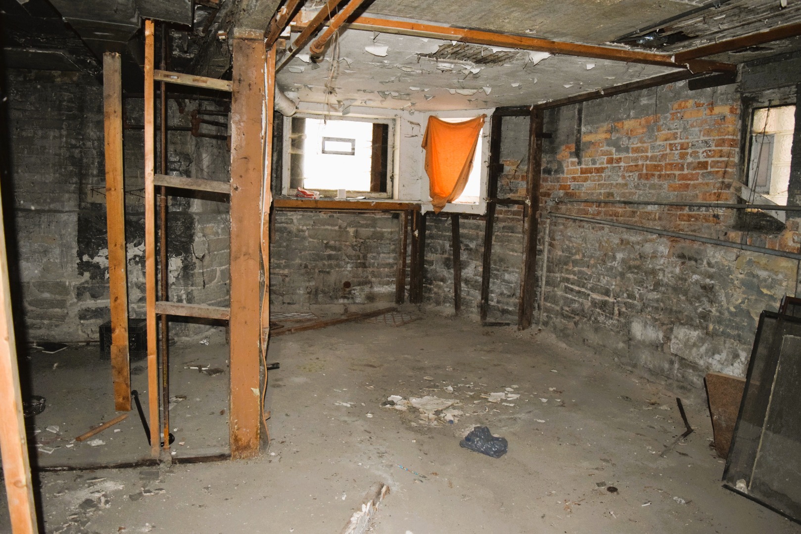 4252 W Gladys Avenue, Chicago, IL 60624