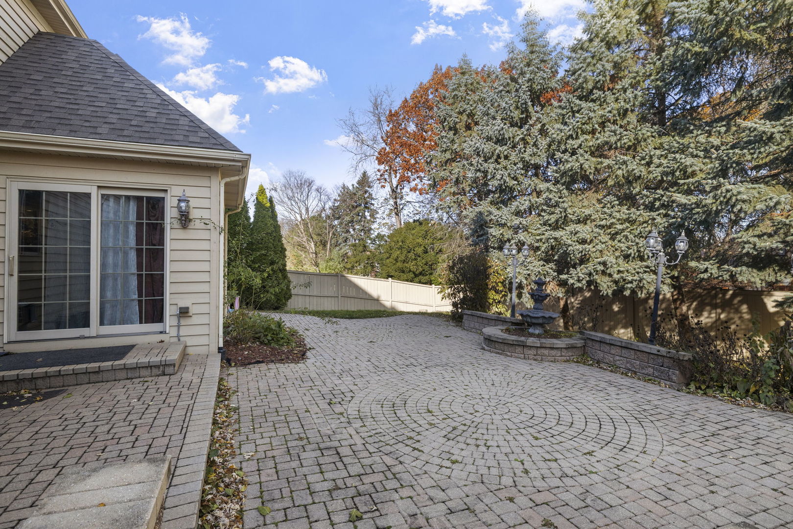 725 Heath Court, Westmont, IL 60559