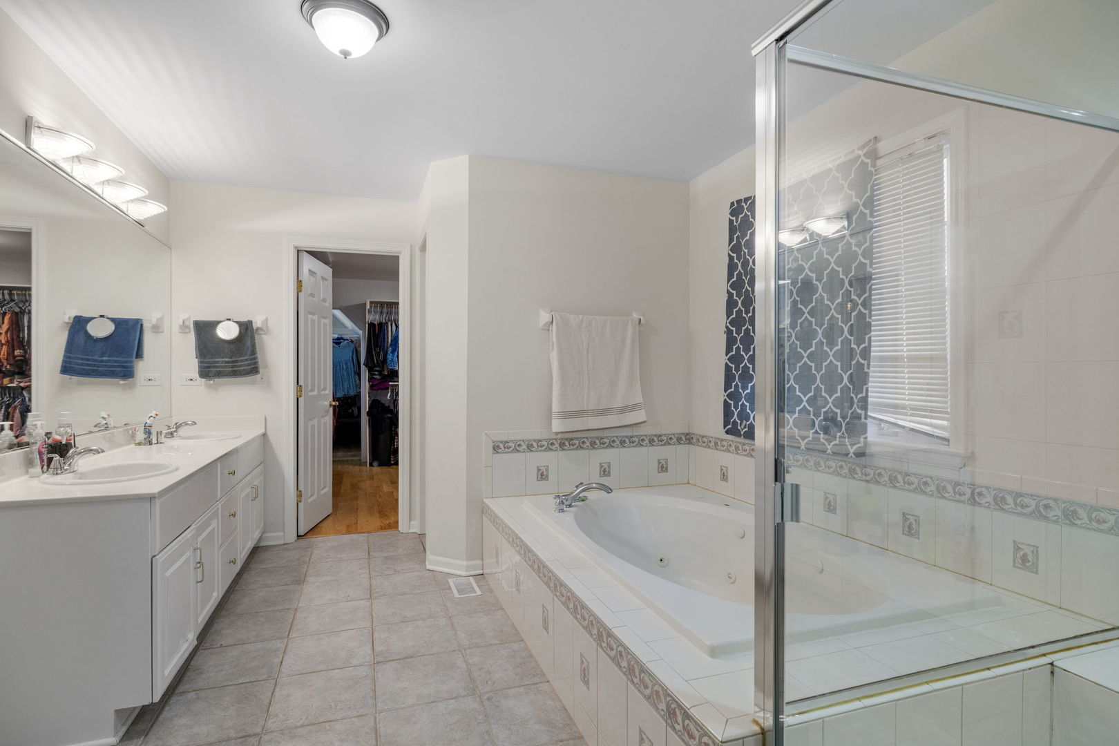 725 Heath Court, Westmont, IL 60559