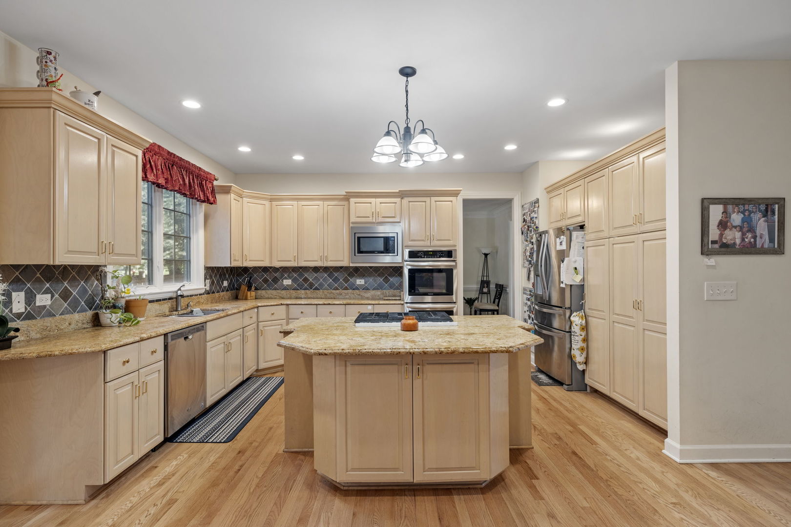 725 Heath Court, Westmont, IL 60559