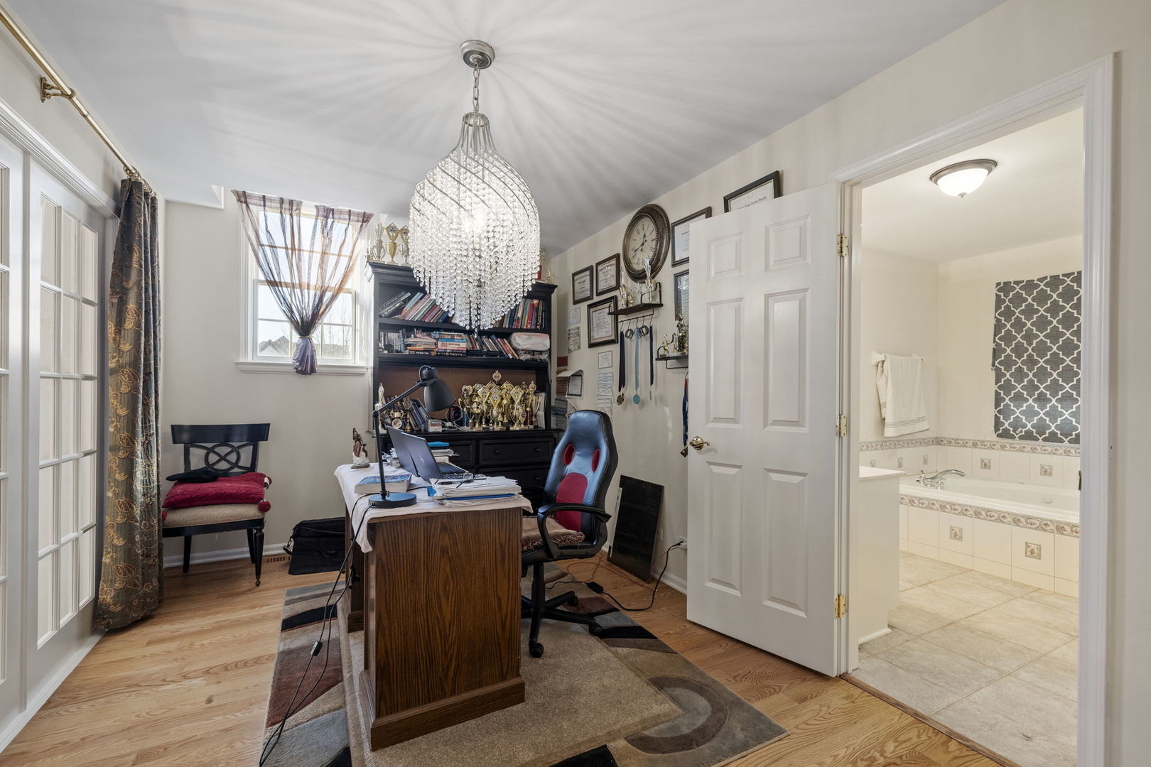 725 Heath Court, Westmont, IL 60559