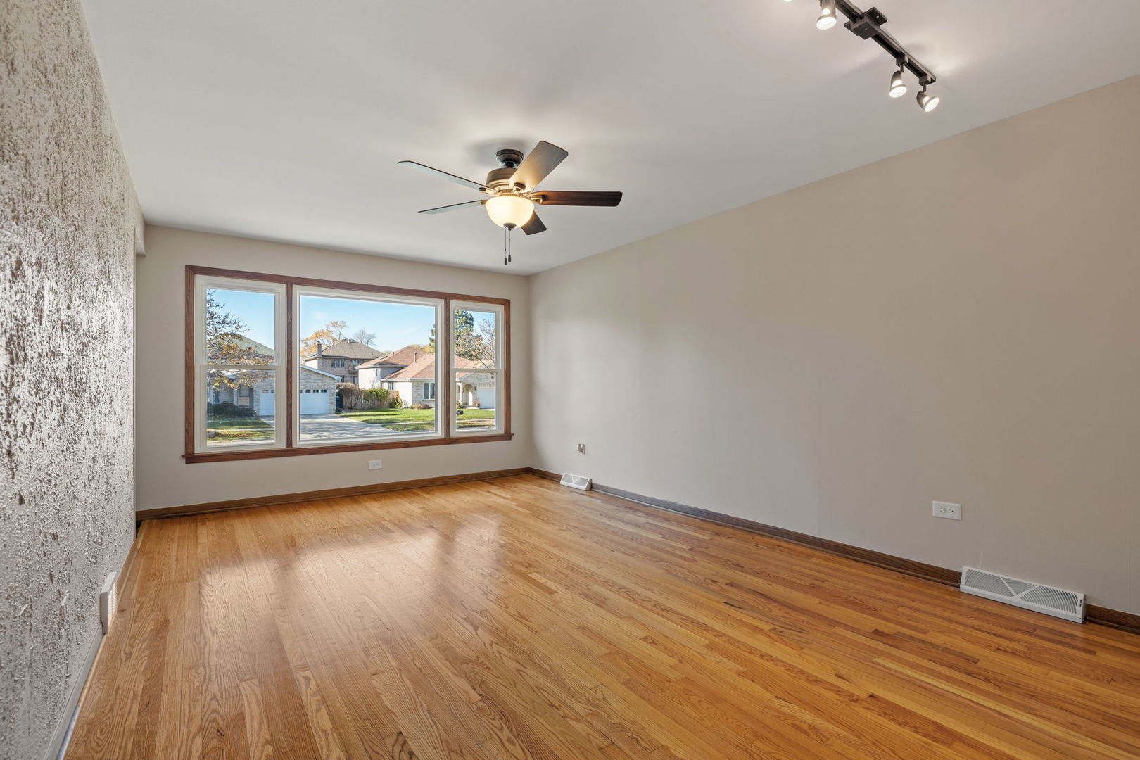 8519 Lorel Avenue, Burbank, IL 60459