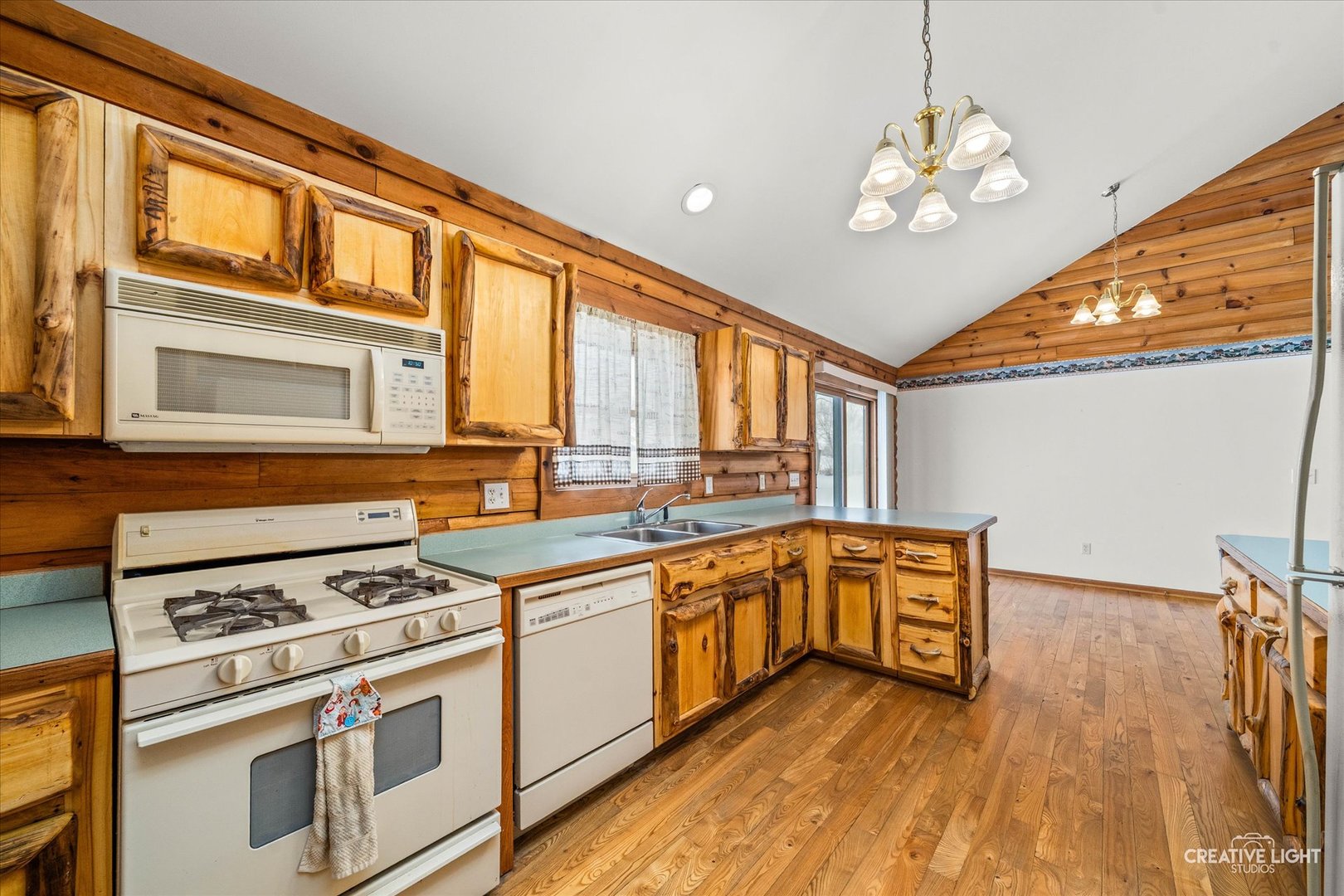 122 Belle Rive Drive, Millington, IL 60537