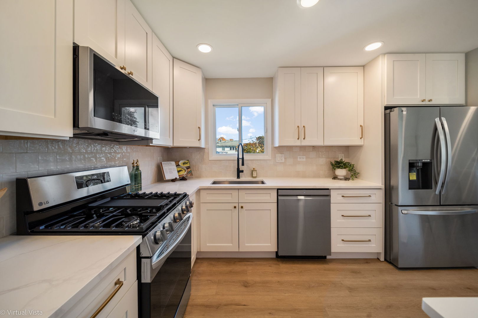 7209 Hawthorne Avenue, Woodridge, IL 60517