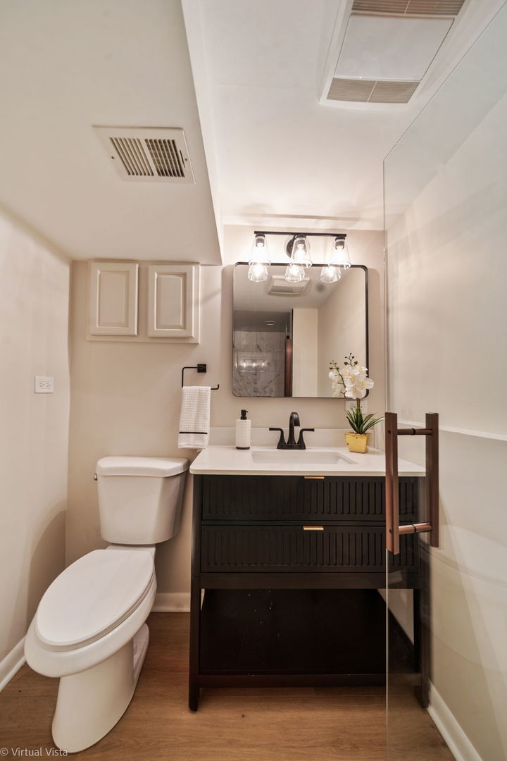 7209 Hawthorne Avenue, Woodridge, IL 60517