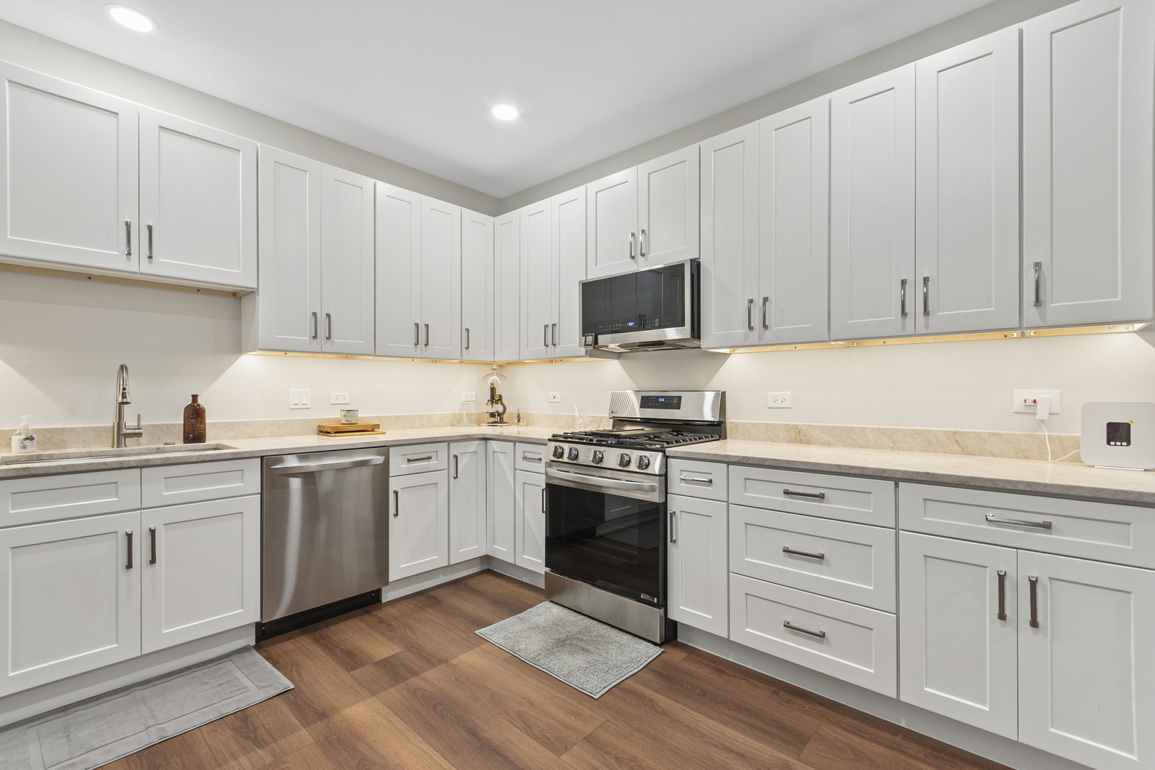 631 Belmont Lane, Carol Stream, IL 60188