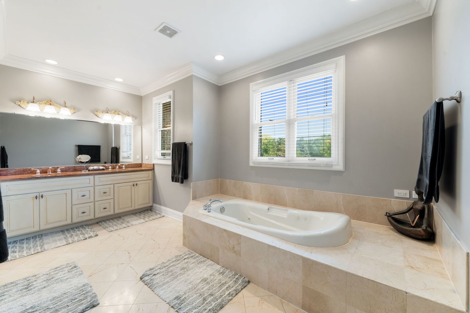 950 Gage Lane, Lake Forest, IL 60045