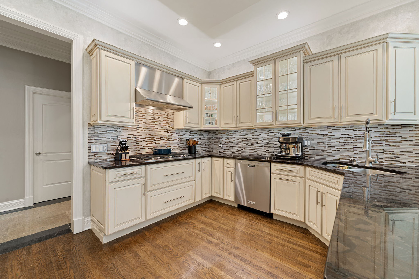 950 Gage Lane, Lake Forest, IL 60045