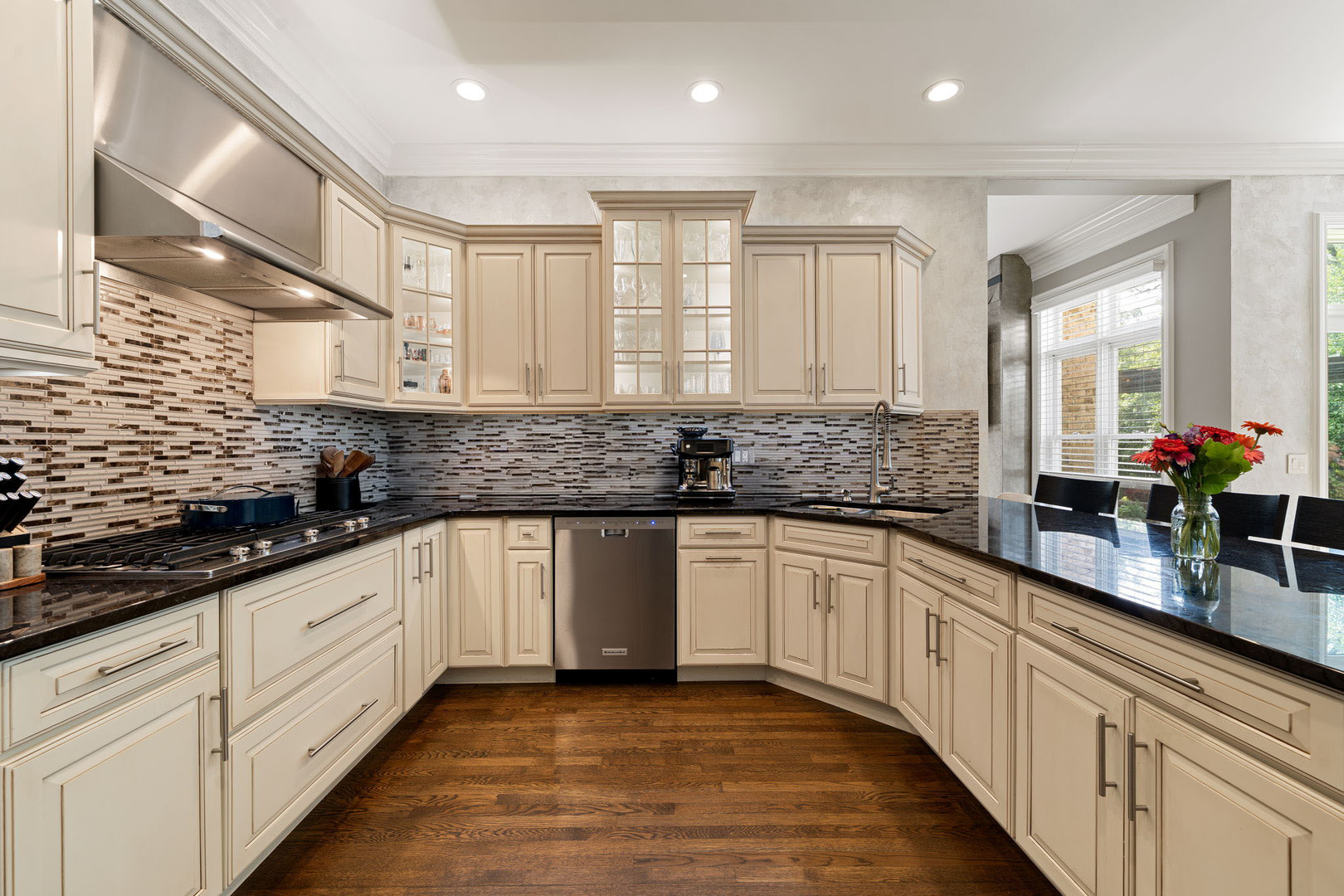 950 Gage Lane, Lake Forest, IL 60045