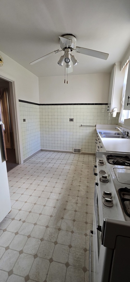 8341 N Osceola Avenue, Niles, IL 60714