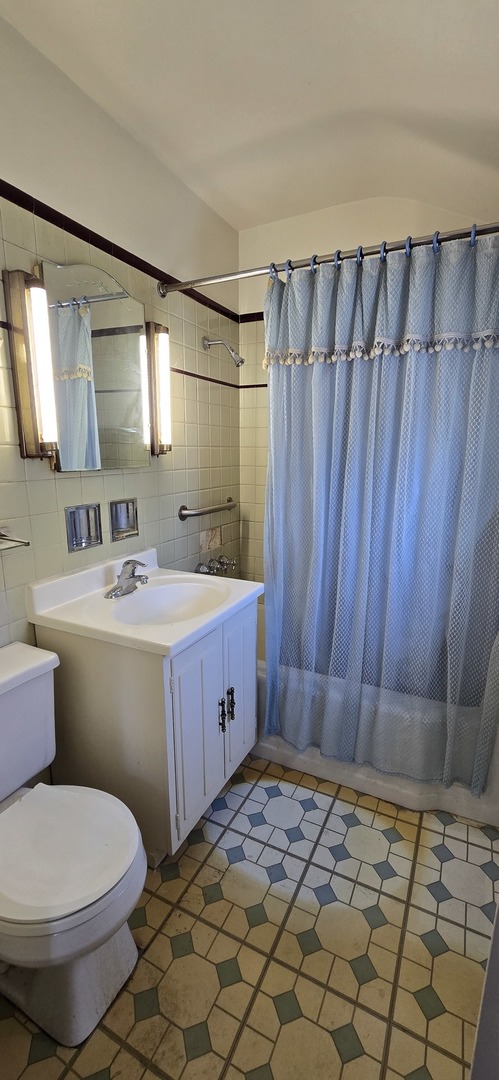 8341 N Osceola Avenue, Niles, IL 60714