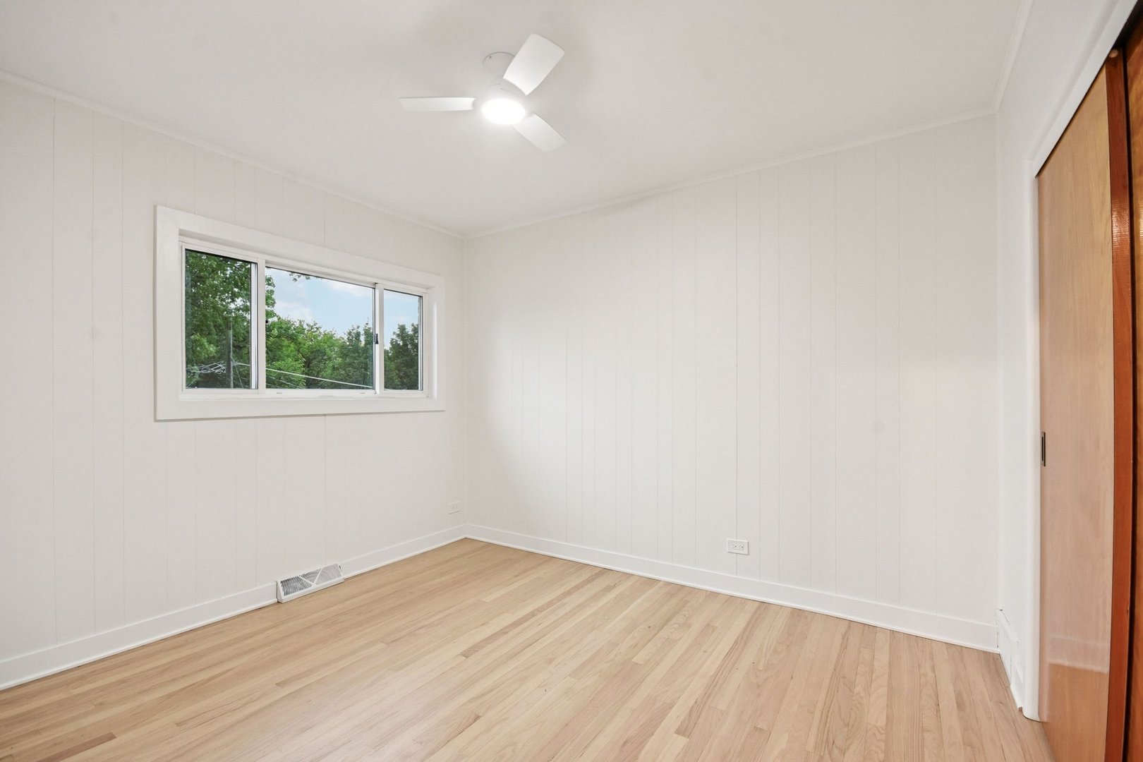 470 E Vallette Street, Elmhurst, IL 60126