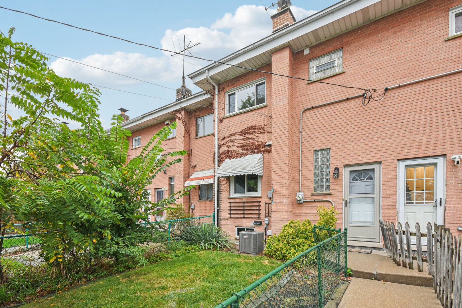 470 E Vallette Street, Elmhurst, IL 60126