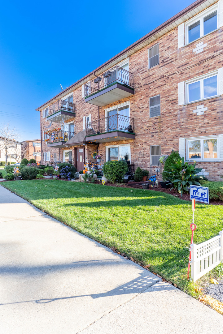 6401 W 64TH Place #2W, Chicago, IL 60638