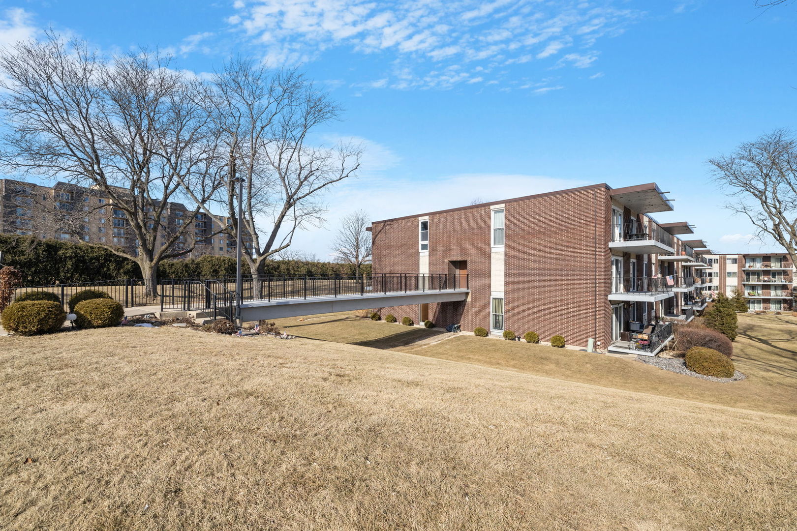 5540 Walnut Avenue #6B, Downers Grove, IL 60515