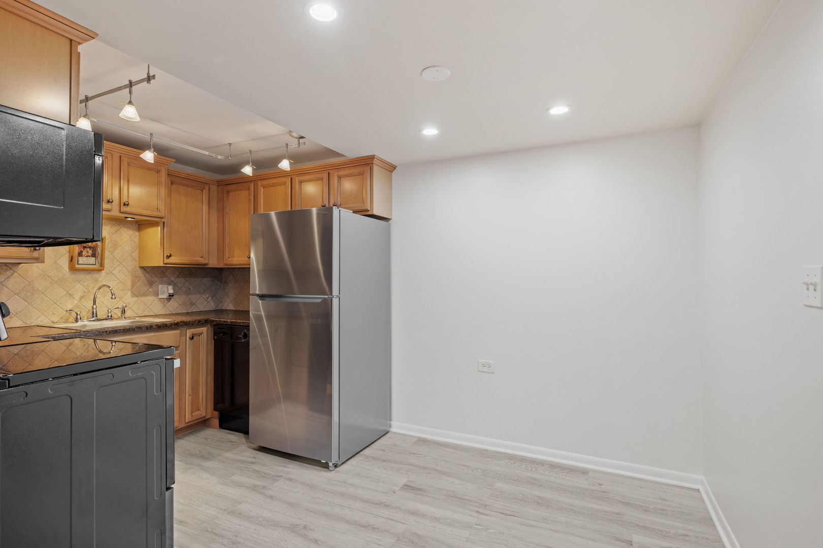 5540 Walnut Avenue #6B, Downers Grove, IL 60515