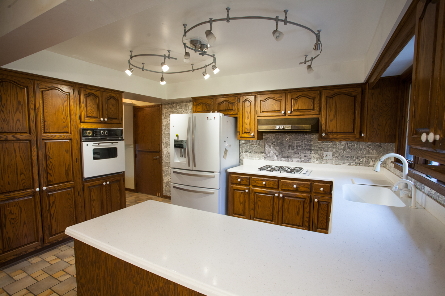 1610 Old Oak Place, Darien, IL 60561