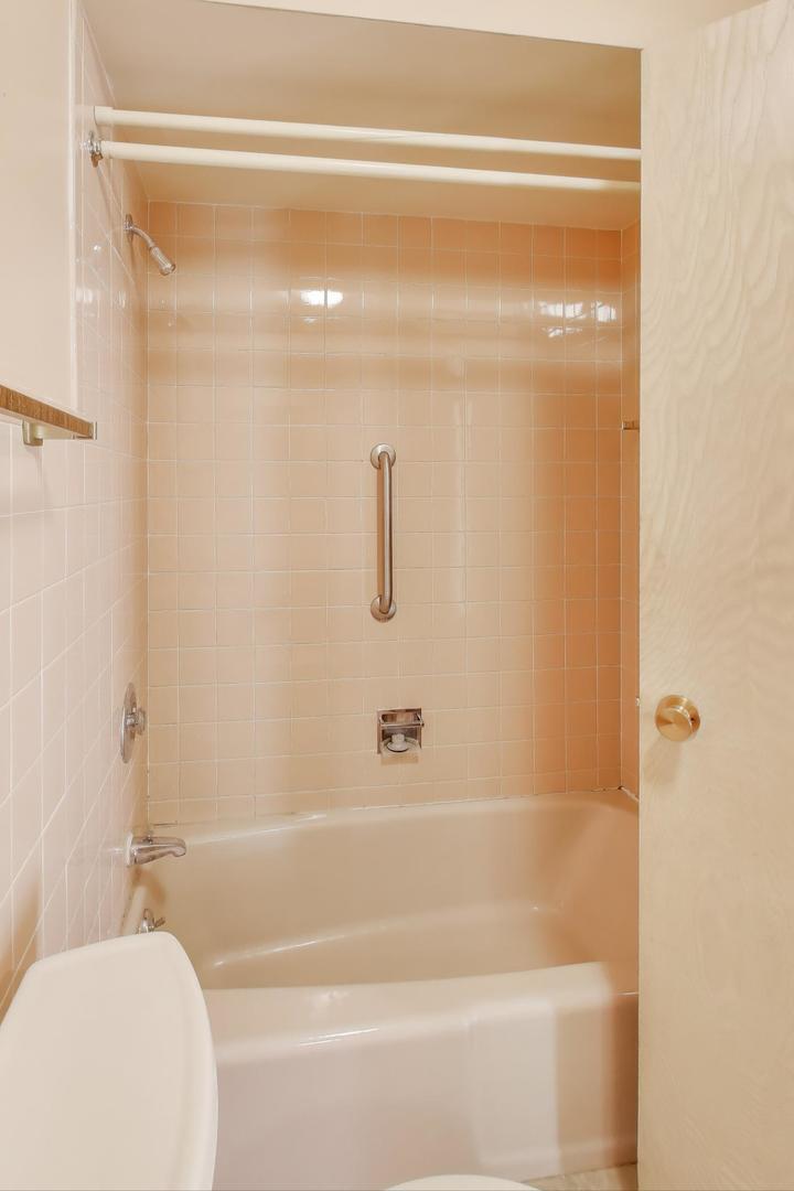 991 Wicke Avenue, Des Plaines, IL 60018