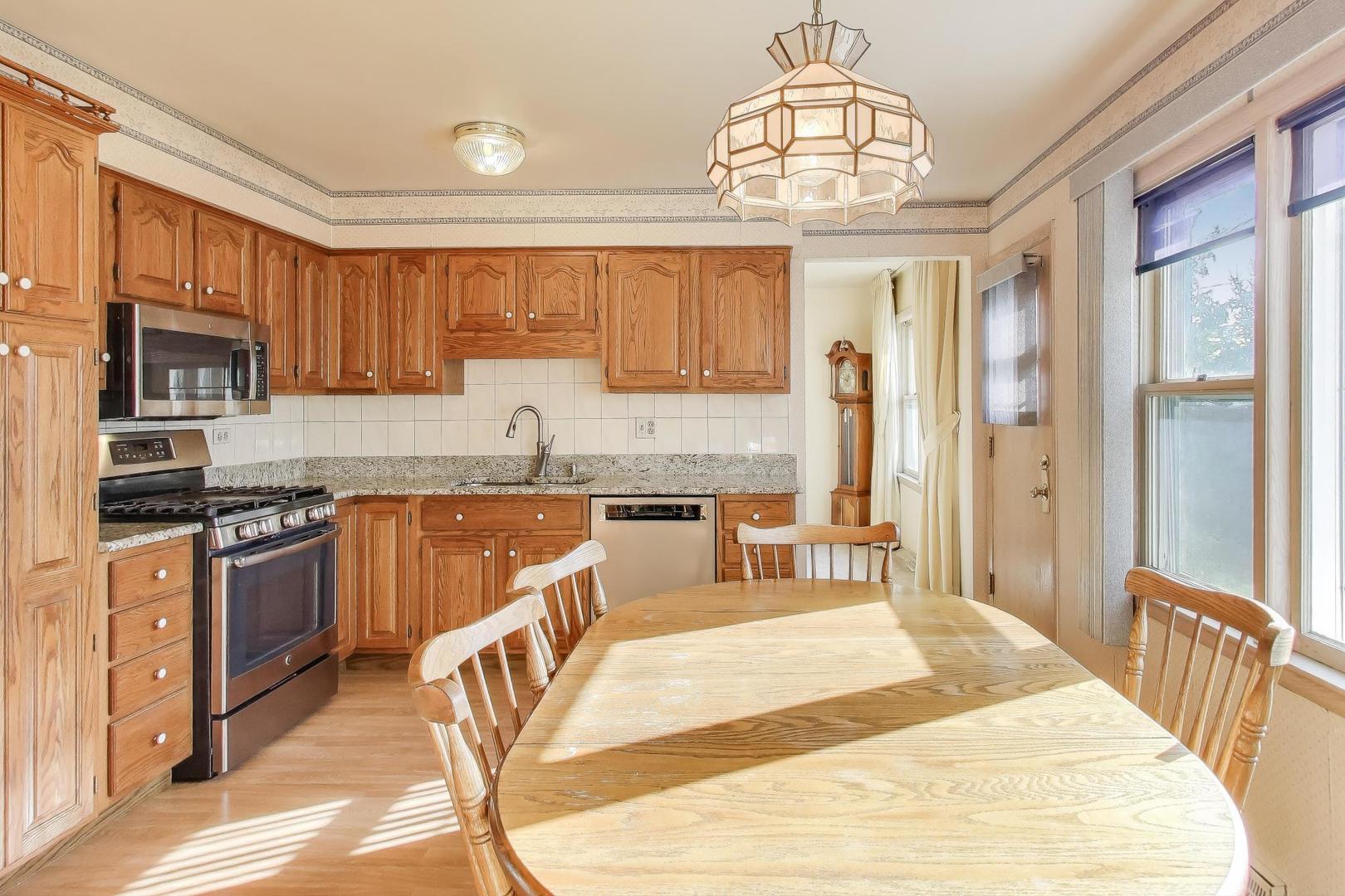 991 Wicke Avenue, Des Plaines, IL 60018