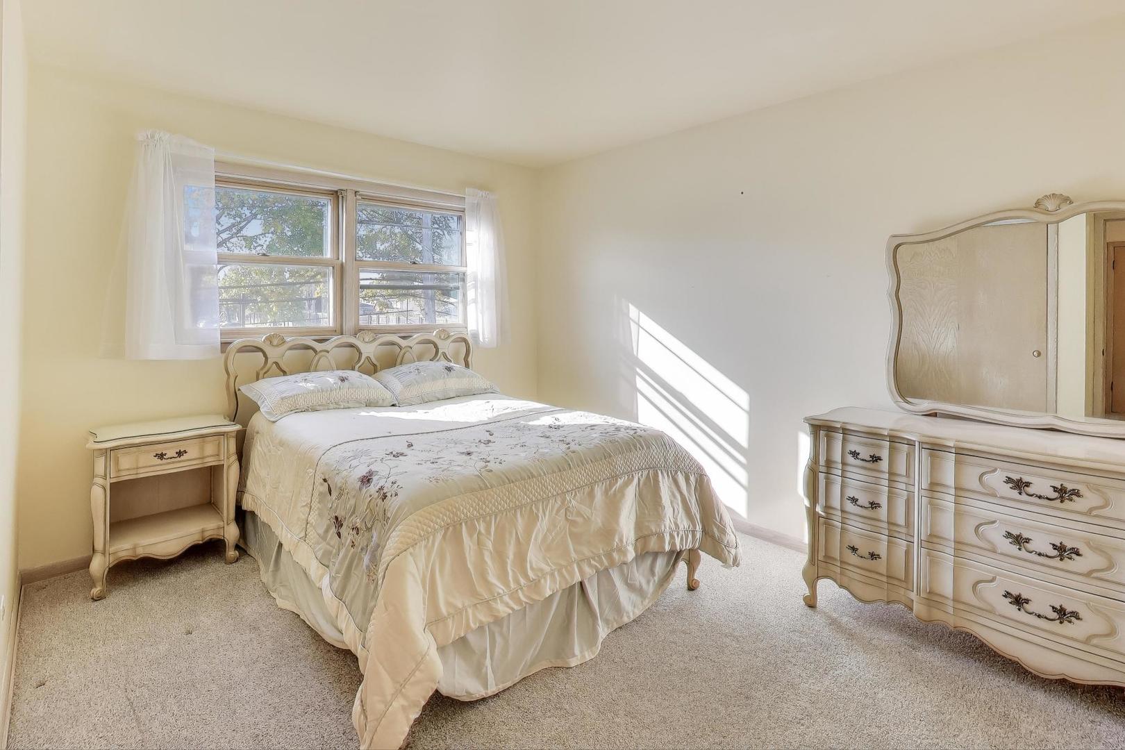 991 Wicke Avenue, Des Plaines, IL 60018