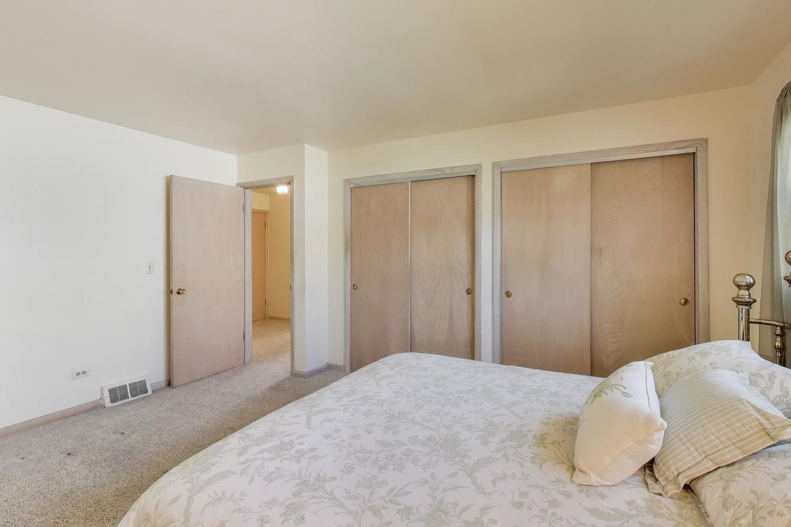 991 Wicke Avenue, Des Plaines, IL 60018