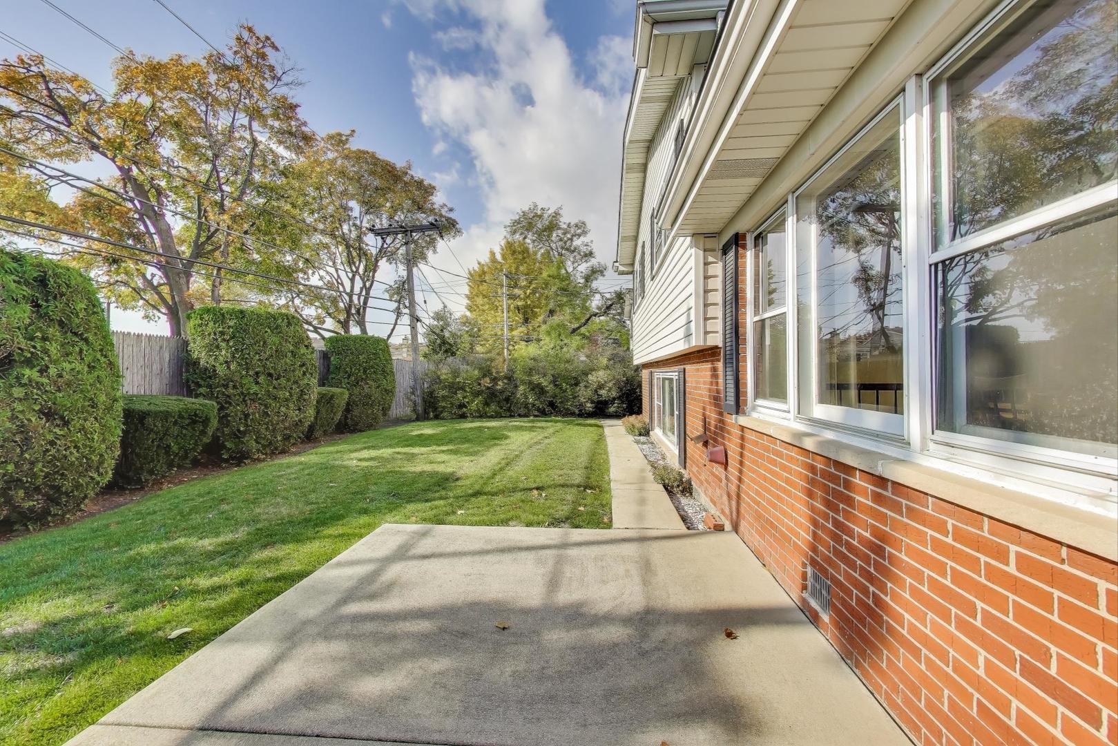 991 Wicke Avenue, Des Plaines, IL 60018