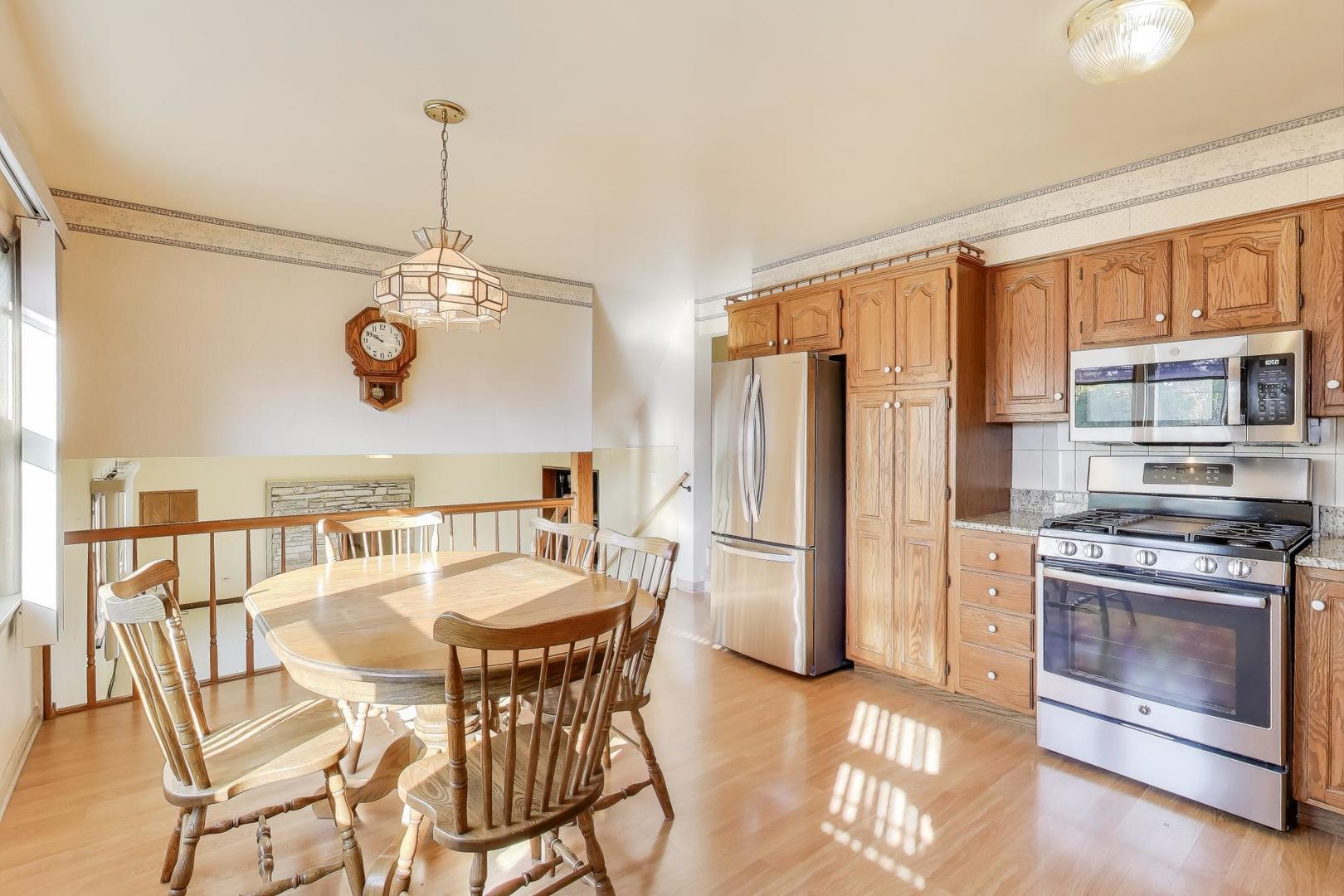 991 Wicke Avenue, Des Plaines, IL 60018