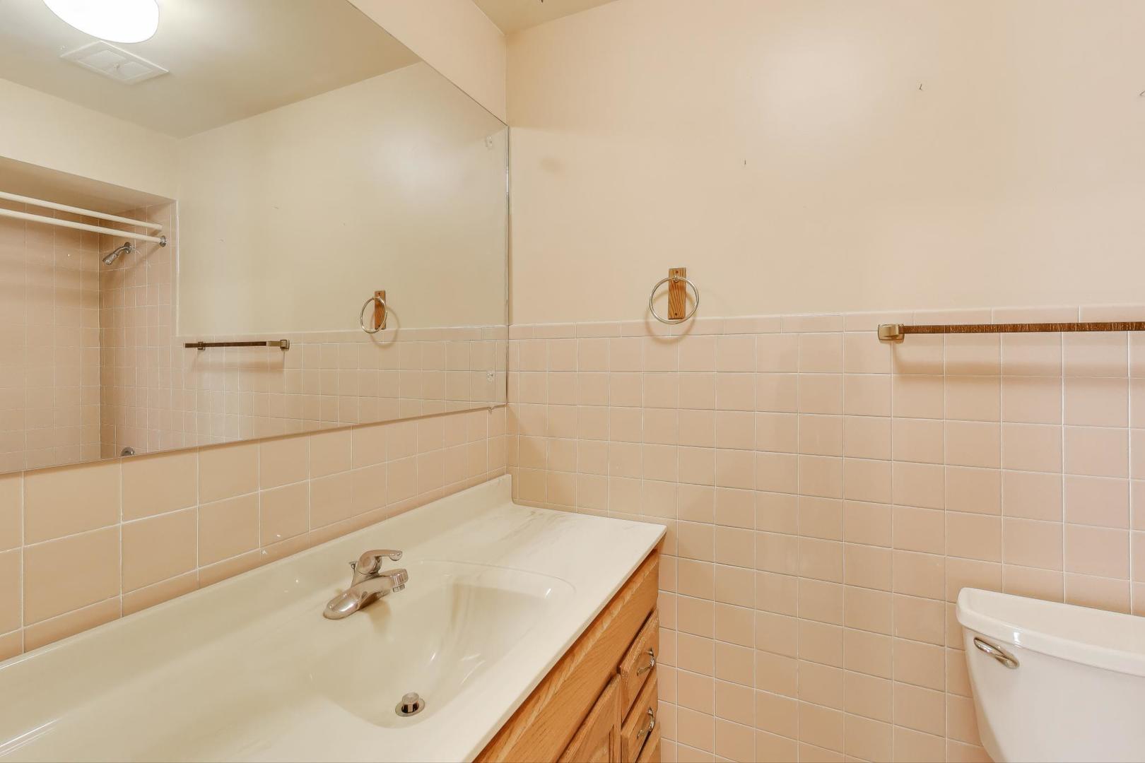 991 Wicke Avenue, Des Plaines, IL 60018