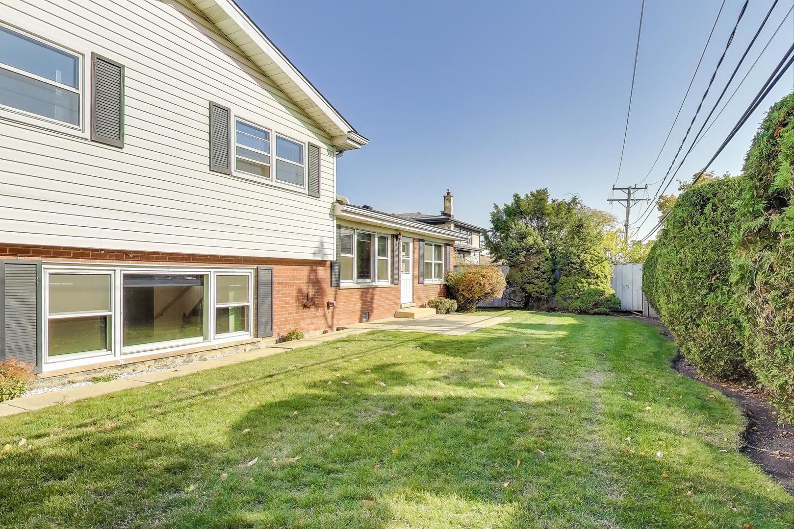 991 Wicke Avenue, Des Plaines, IL 60018