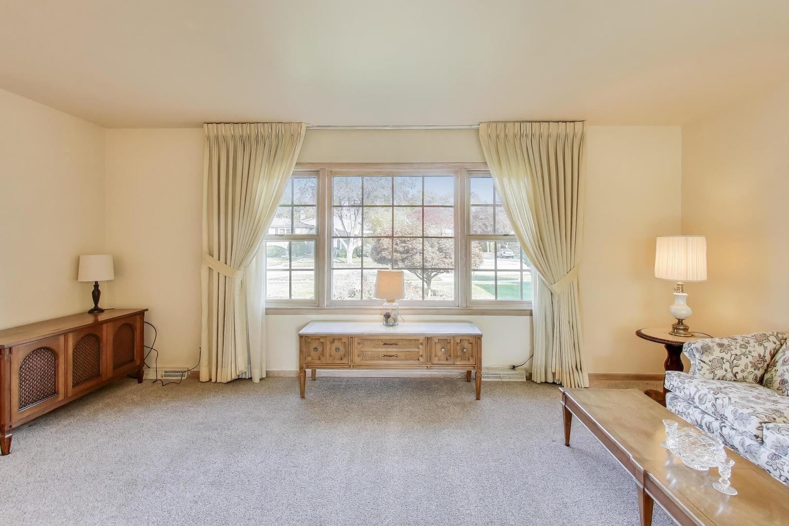 991 Wicke Avenue, Des Plaines, IL 60018