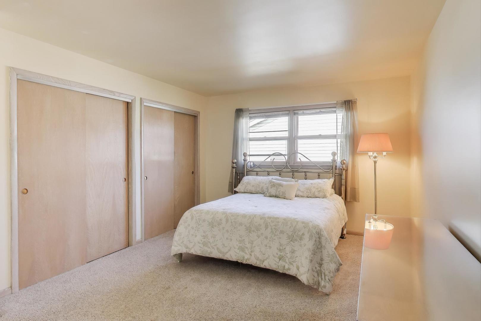 991 Wicke Avenue, Des Plaines, IL 60018