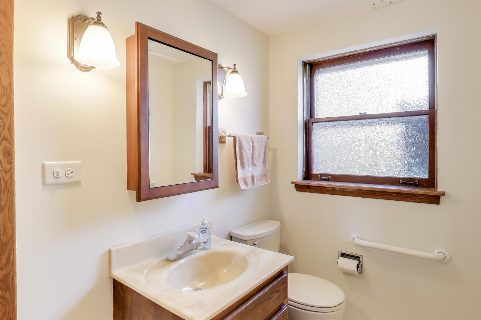 991 Wicke Avenue, Des Plaines, IL 60018