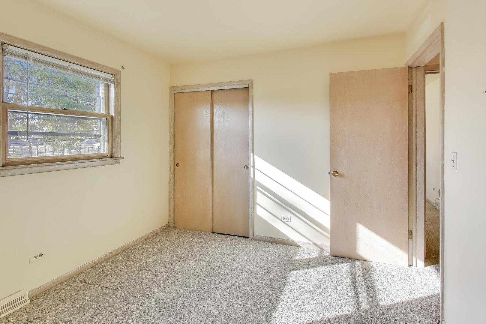 991 Wicke Avenue, Des Plaines, IL 60018