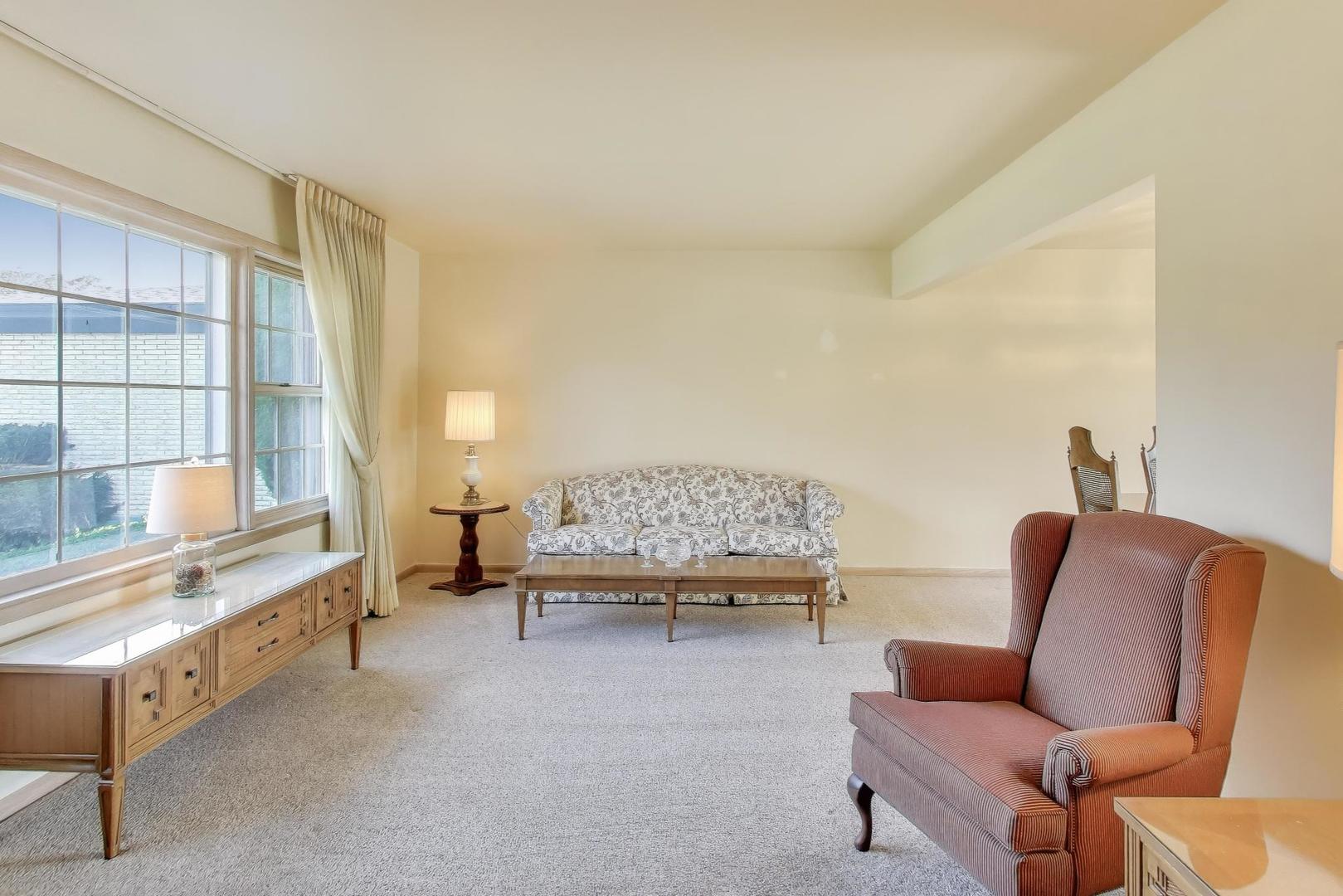 991 Wicke Avenue, Des Plaines, IL 60018