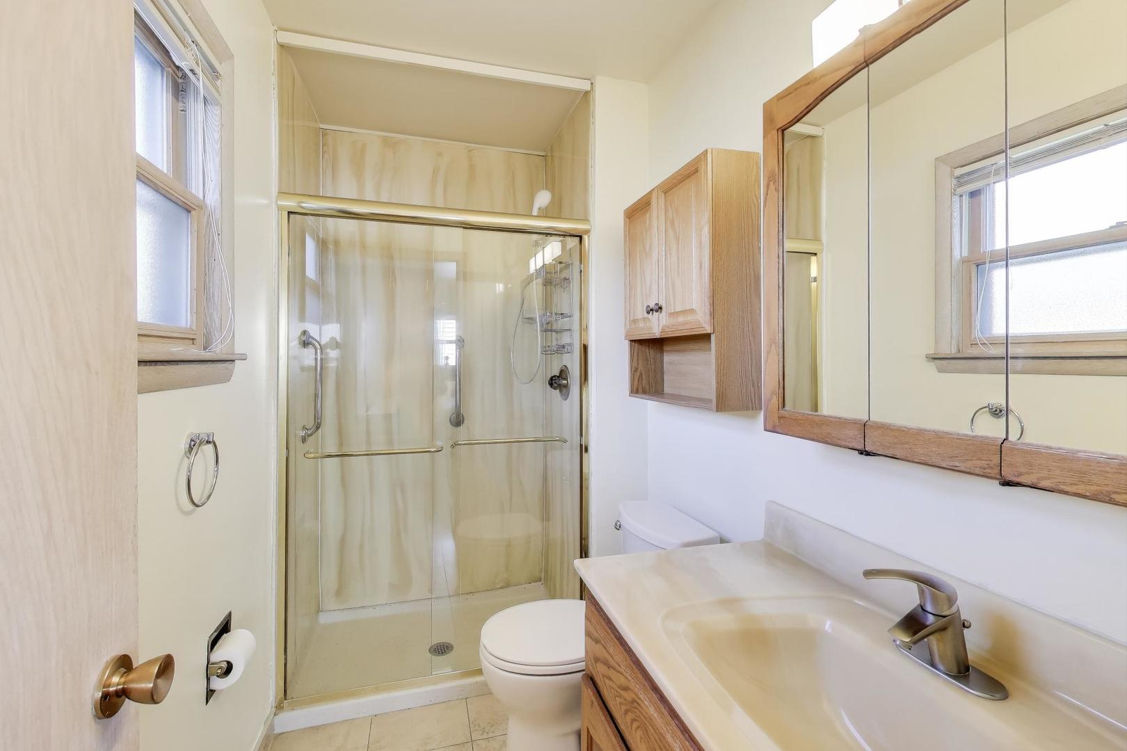 991 Wicke Avenue, Des Plaines, IL 60018