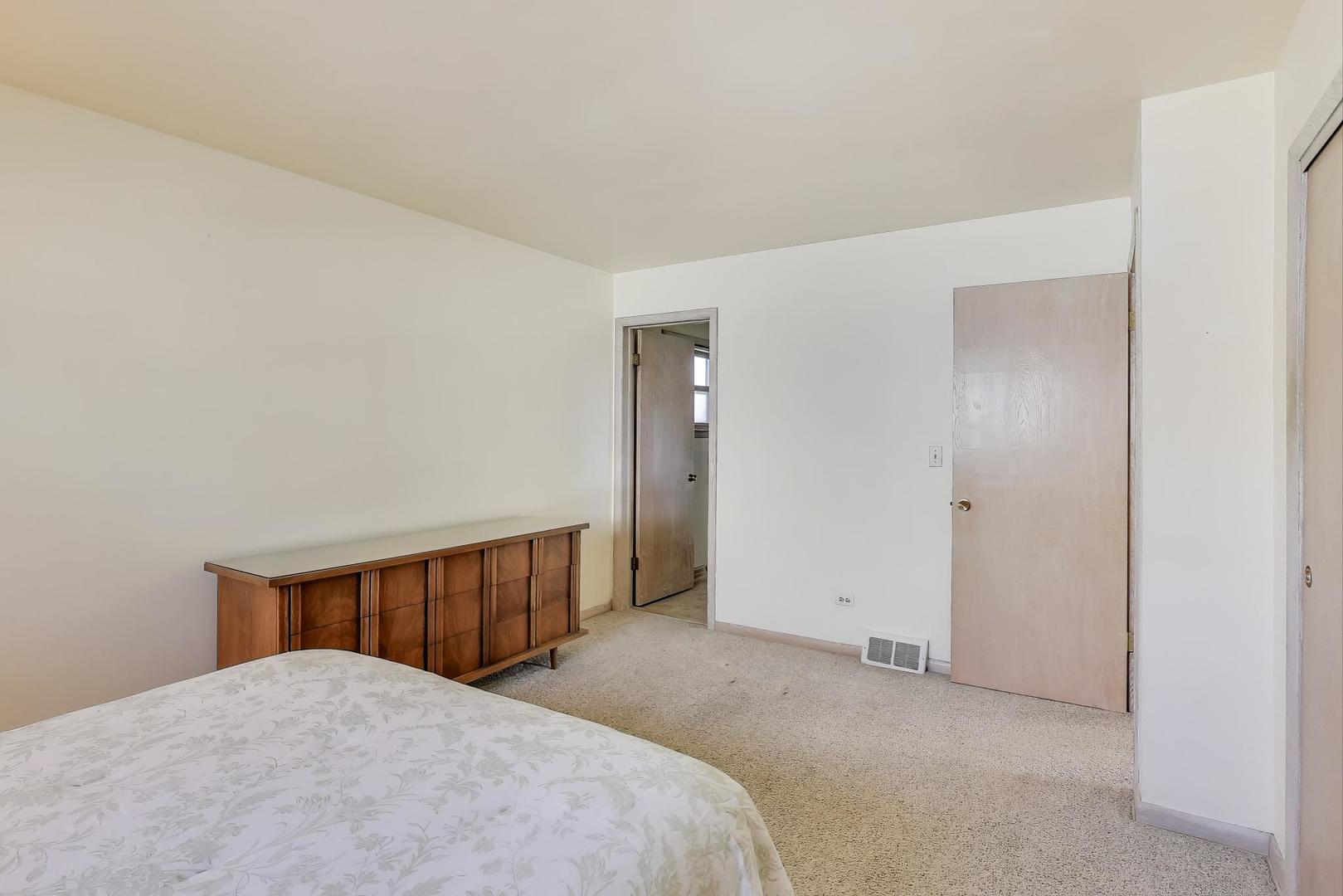 991 Wicke Avenue, Des Plaines, IL 60018