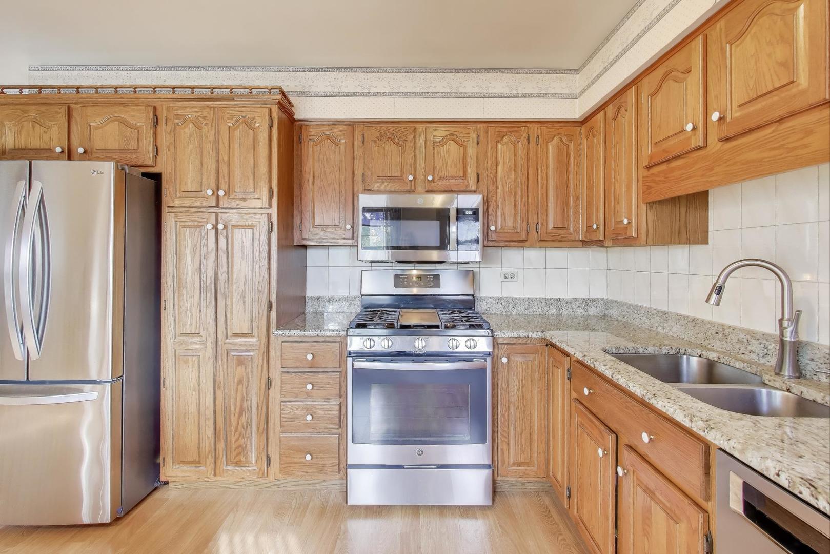 991 Wicke Avenue, Des Plaines, IL 60018