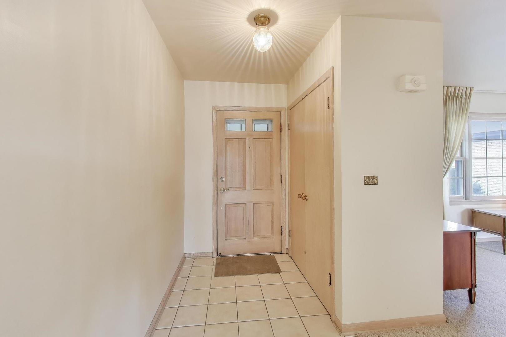 991 Wicke Avenue, Des Plaines, IL 60018